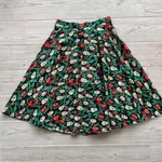 Coven United Womens Multicolor Rose And Skull Print Midi Box Pleated Skirt Small. Fixed Price $50.00.